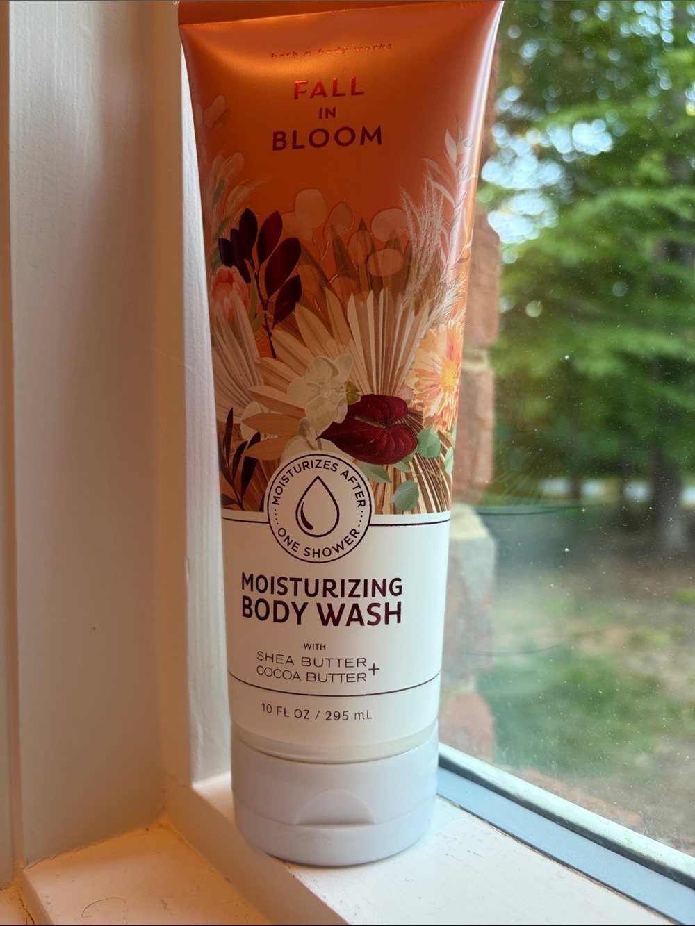 Bath & Body Works Fall In Bloom Moisturizing Body Wash - Orange and White
